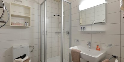Pensionen - Kühlschrank - Fügen - Badezimmer - Apart Kofler`s Panorama Zillertal, Alois und Rita Kofler